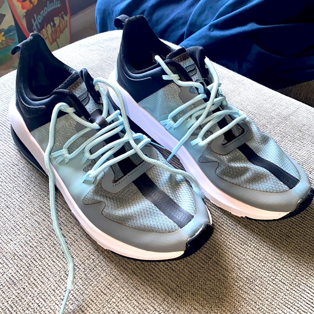 Fabletics tennis shoes